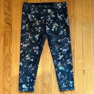 Ivivva sz 12 floral crop athletic leggings great pre owned cond black background